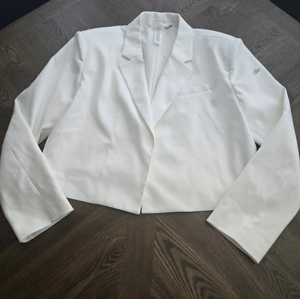 NWOT Alo Yoga Cropped First Class Blazer in Ivory off white sz LARGE